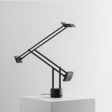 LAMPARA DE MESA LED 3,3W TIZIO ARTEMIDE.
