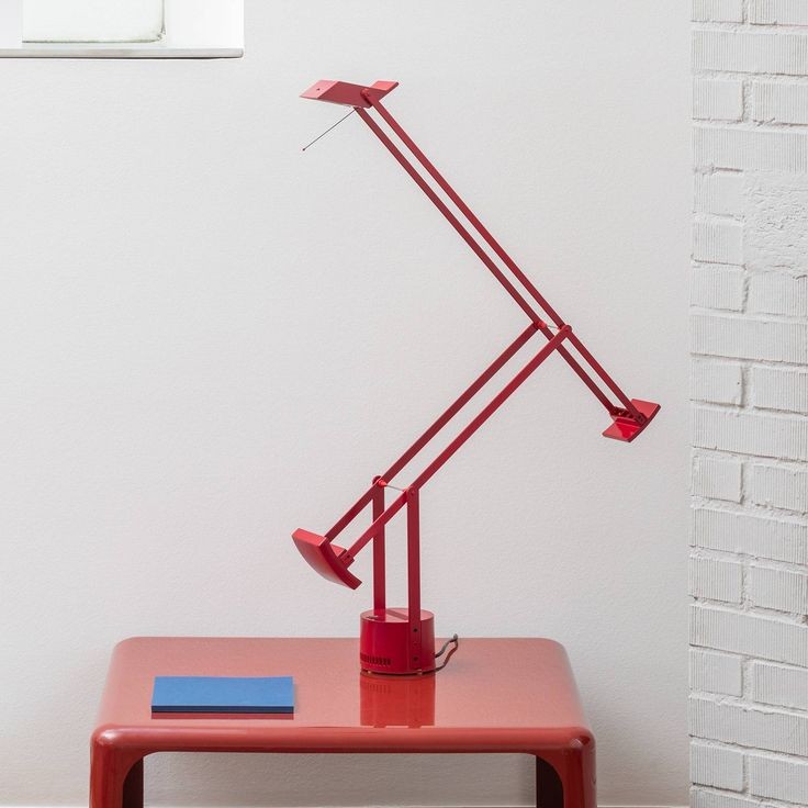 LAMPARA DE MESA LED 3,3W TIZIO ARTEMIDE.