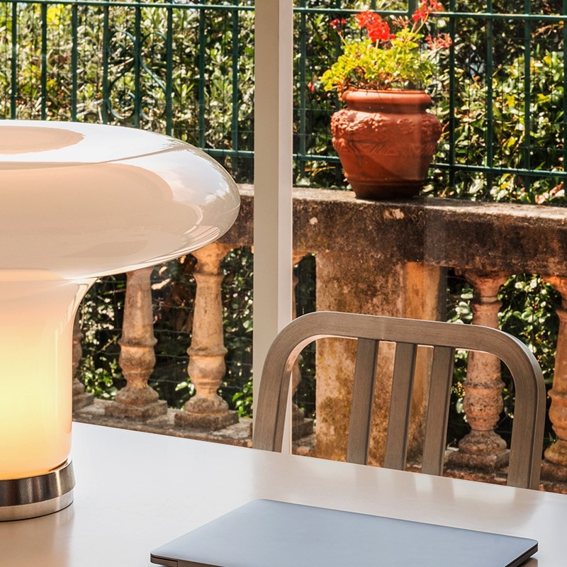 LAMPARA DE MESA LESBO ARTEMIDE.