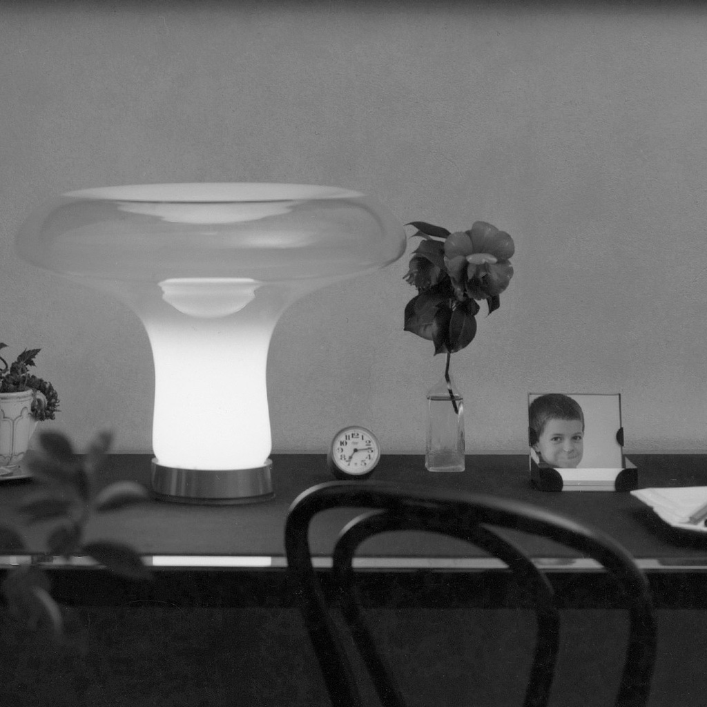 LAMPARA DE MESA LESBO ARTEMIDE.