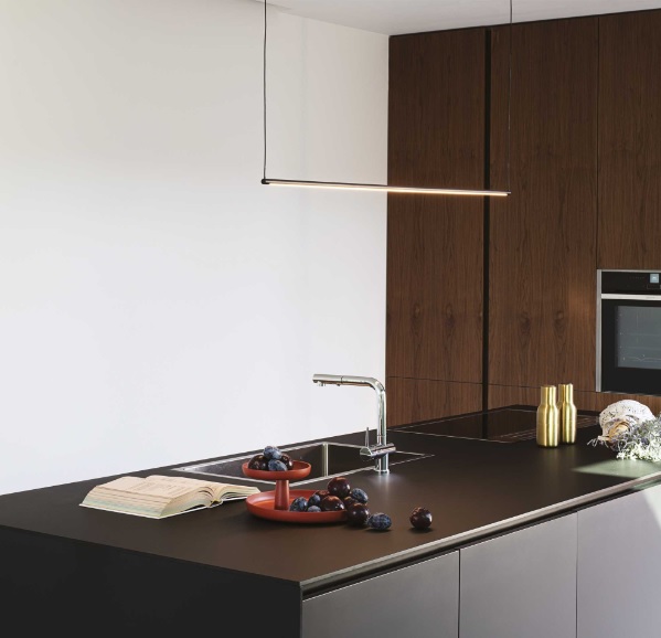 ESSENCE SP 20.0W NEGRO TRIOS LIGHTING.