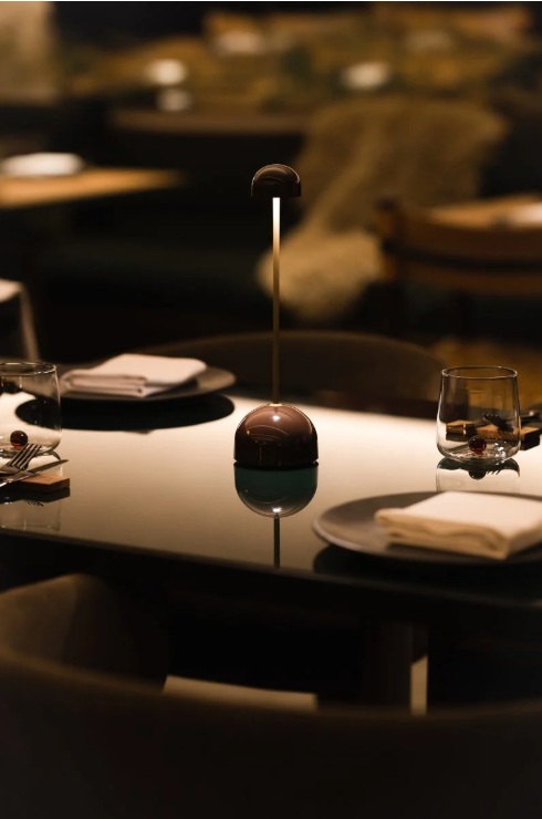 LAMPARA DE MESA LED SIPS MARSET.