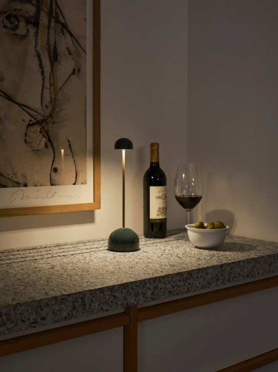 LAMPARA DE MESA LED SIPS MARSET.